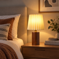 Lampe de Table LED Plissée en Bois – Design Rétro & Lumière d’Ambiance