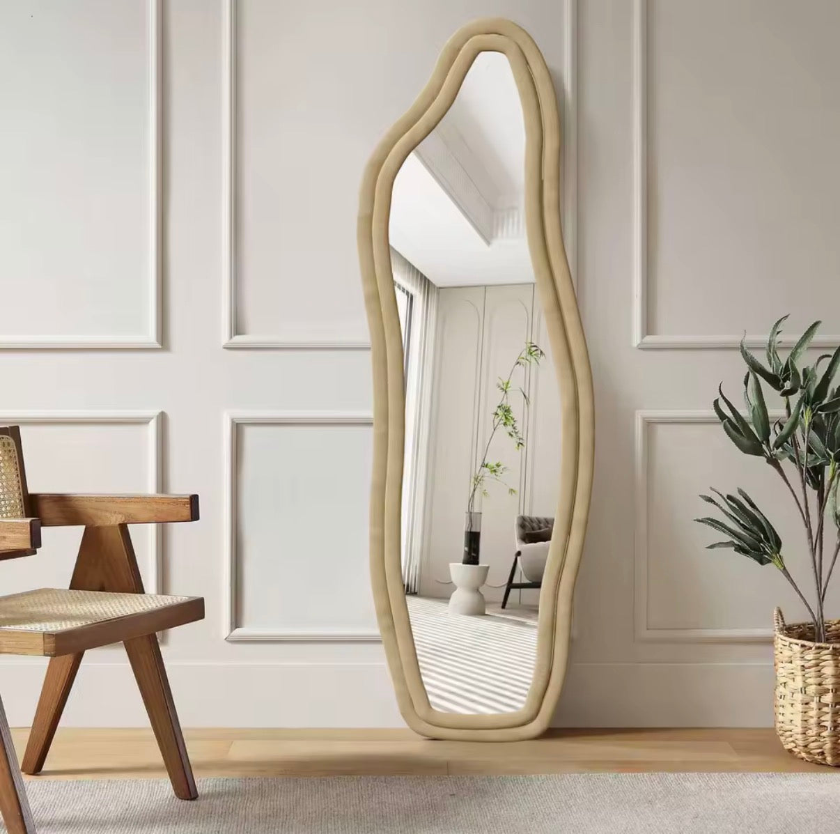 Miroir Pleine Longueur Haut de Gamme – Design Dauphin Irrégulier & Effet Haute Définition