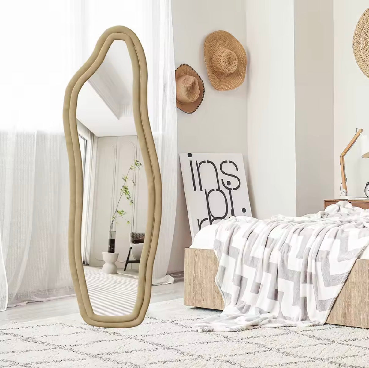 Miroir Pleine Longueur Haut de Gamme – Design Dauphin Irrégulier & Effet Haute Définition